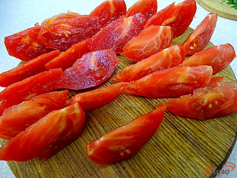Фото приготовление рецепта: Куриные голени запеченные с томатами шаг №6