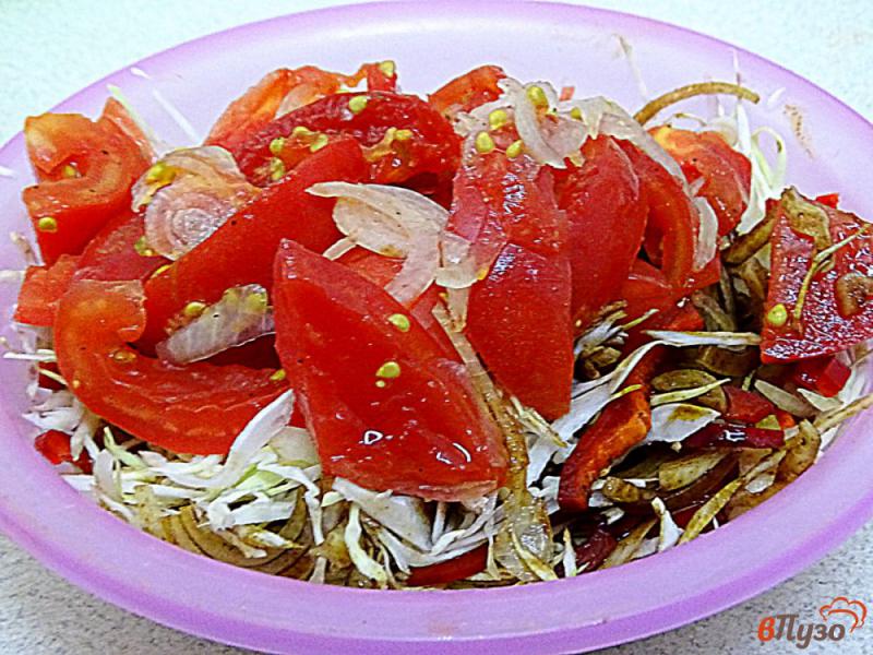 Фото приготовление рецепта: Салат из капусты с помидорами и бальзамическим уксусом шаг №7