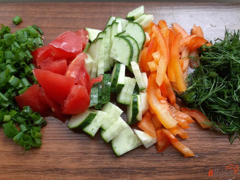Фото приготовление рецепта: Салат овощной с ореховой заправкой шаг №1