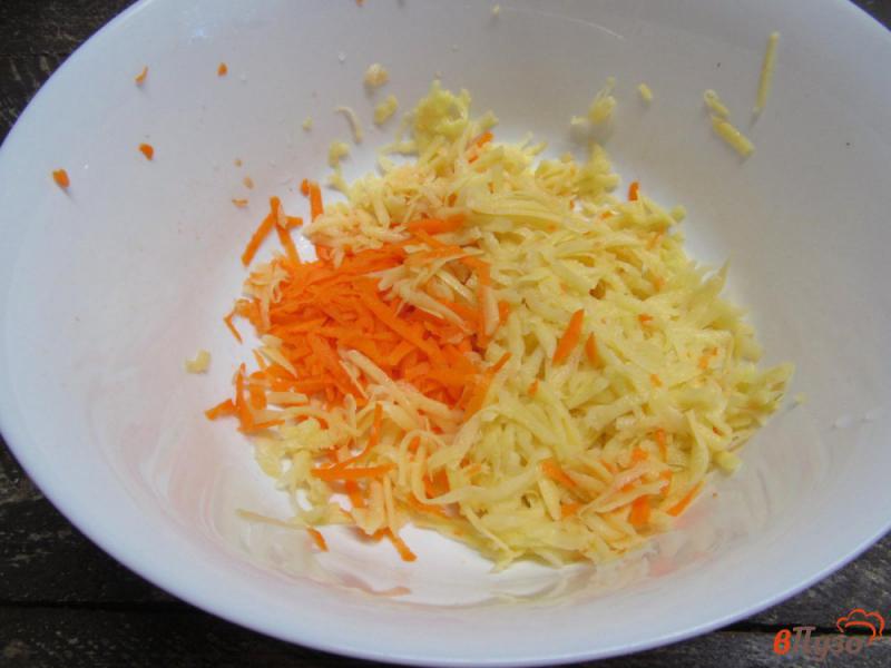 Фото приготовление рецепта: Картофельная бабка с мясным фаршем шаг №3