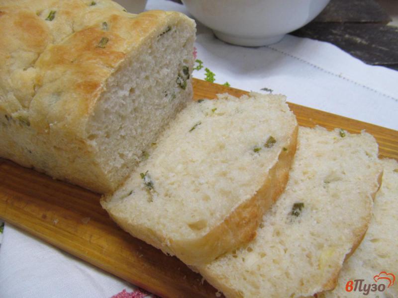Фото приготовление рецепта: Хлеб с сельдереем и чесноком шаг №11