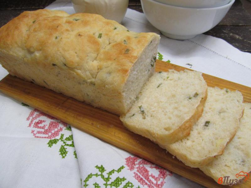 Фото приготовление рецепта: Хлеб с сельдереем и чесноком шаг №12