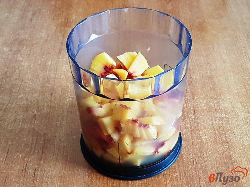 Фото приготовление рецепта: Персиковый напиток с лимонами шаг №5