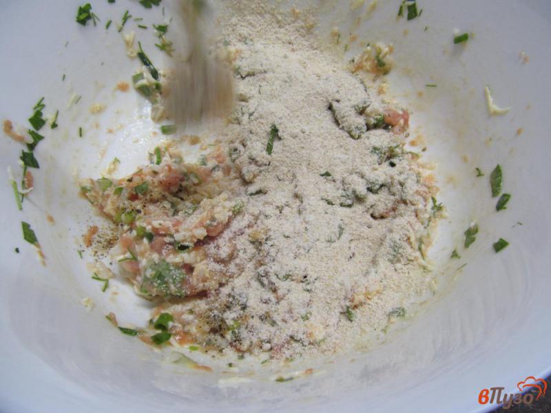 Фото приготовление рецепта: Котлеты из индейки с рисом и плавленым сыром шаг №4