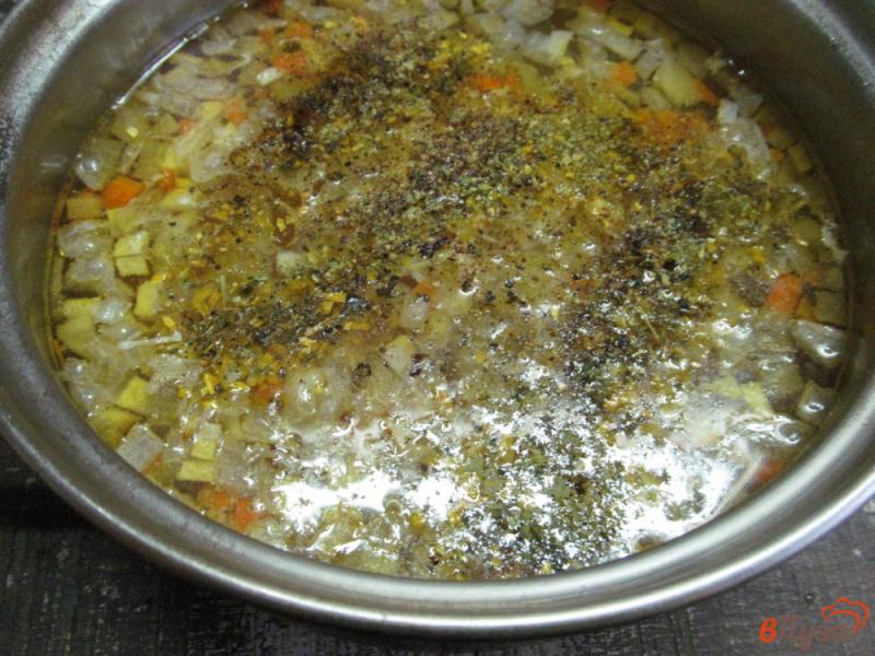 Фото приготовление рецепта: Густой суп с пастой и овощами шаг №4