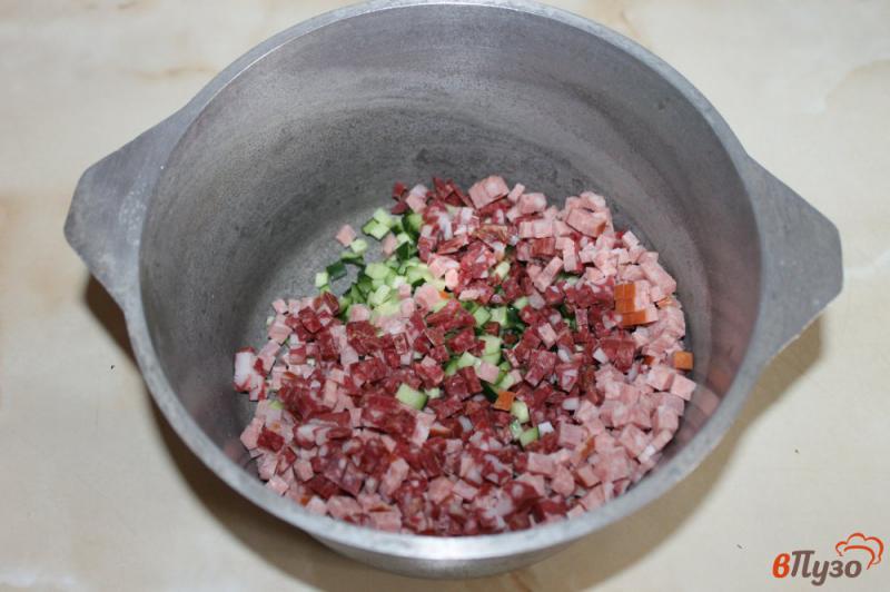 Фото приготовление рецепта: Окрошка с копченой колбасой и отварной свининой шаг №1