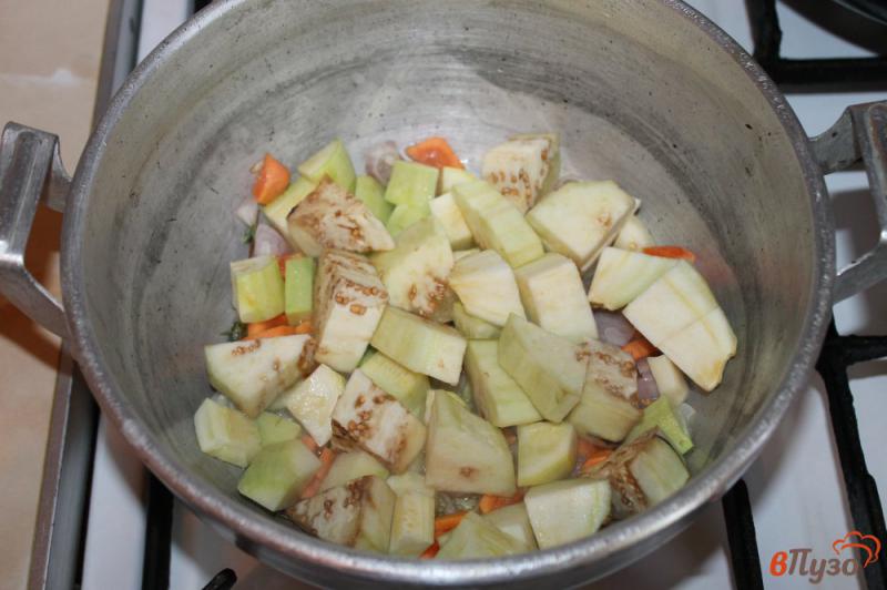 Фото приготовление рецепта: Тушеный картофель с баклажаном и кабачком шаг №3