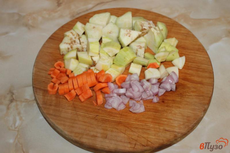 Фото приготовление рецепта: Тушеный картофель с баклажаном и кабачком шаг №1