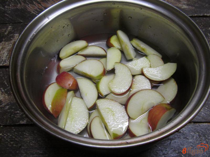 Фото приготовление рецепта: Овсяная каша с яблоком тимьяном и сливочным сыром шаг №1