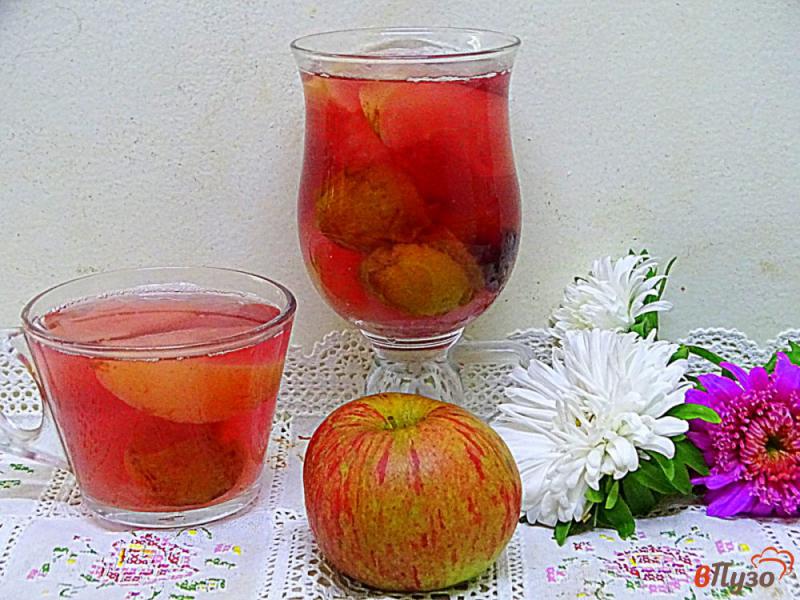 Фото приготовление рецепта: Компот из яблок слив и винограда шаг №7