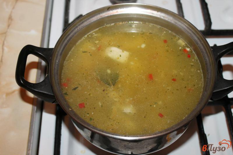 Фото приготовление рецепта: Суп с курицей и гречневой крупой шаг №4