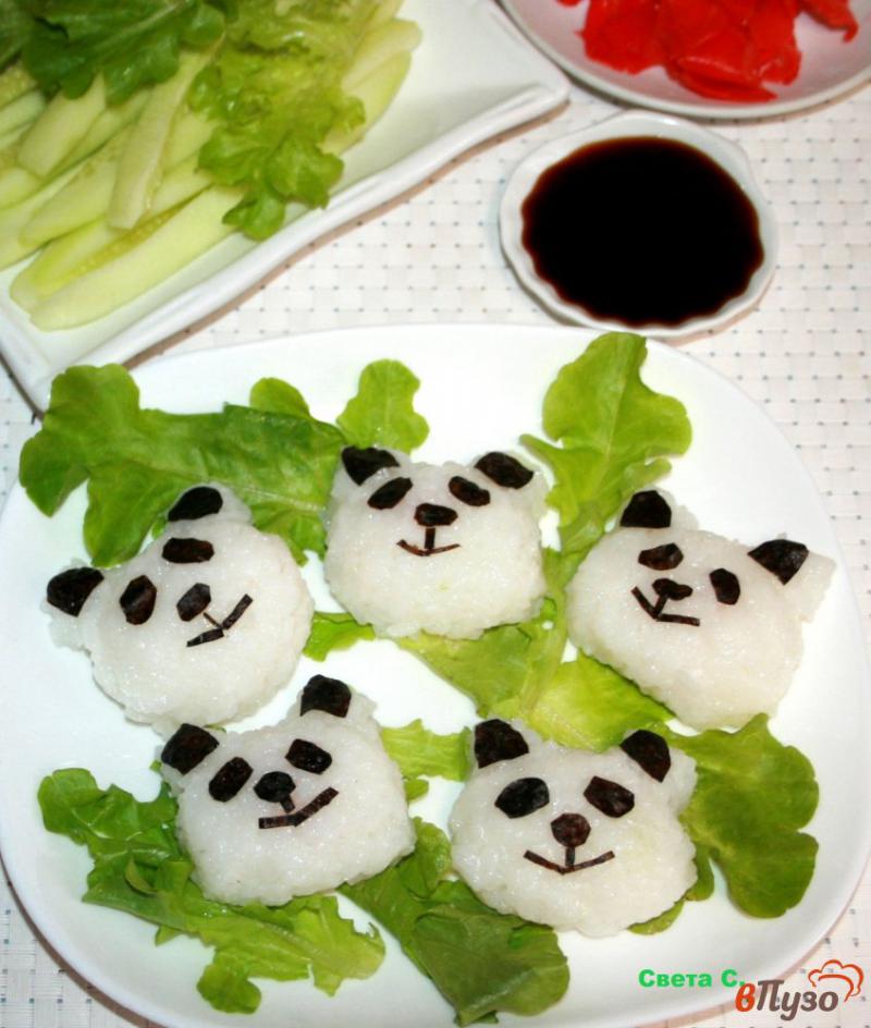 Фото приготовление рецепта: Суши «Веселые панды» шаг №7