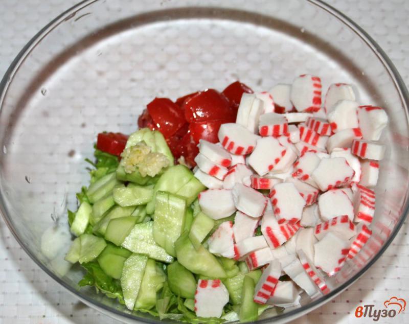 Фото приготовление рецепта: Крабовый салат с овощами шаг №3