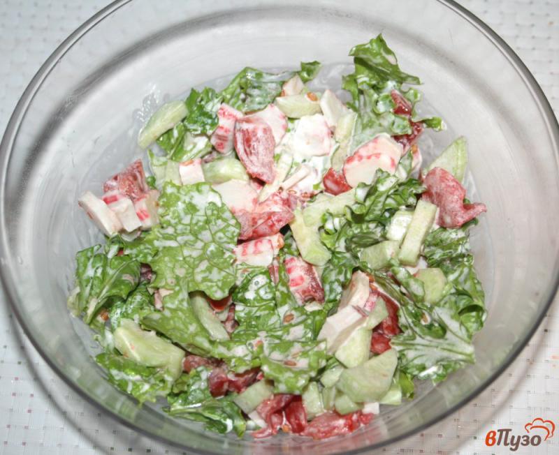 Фото приготовление рецепта: Крабовый салат с овощами шаг №4