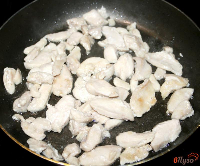 Фото приготовление рецепта: Кабачковая запеканка с курицей шаг №2