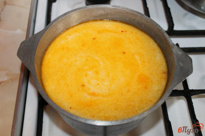 Фото приготовление рецепта: Суп сливочный со свининой и плавленым сыром шаг №5