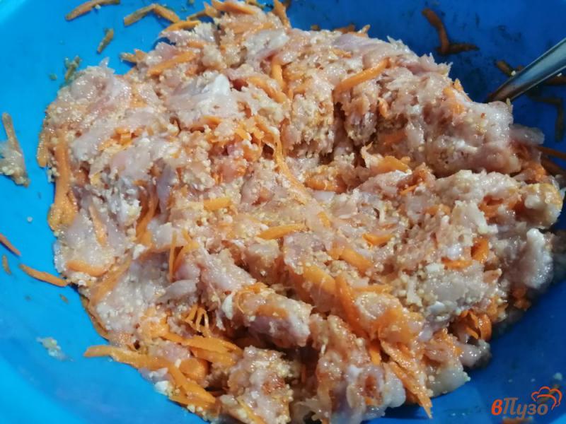 Фото приготовление рецепта: Перец фаршированный куриным мясом и кус-кусом шаг №2