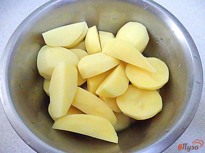 Фото приготовление рецепта: Картофель отваренный в молоке шаг №2