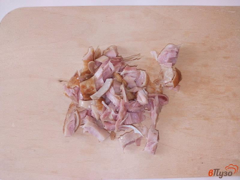 Фото приготовление рецепта: Тарталетки с огурцом и копченым мясом шаг №3