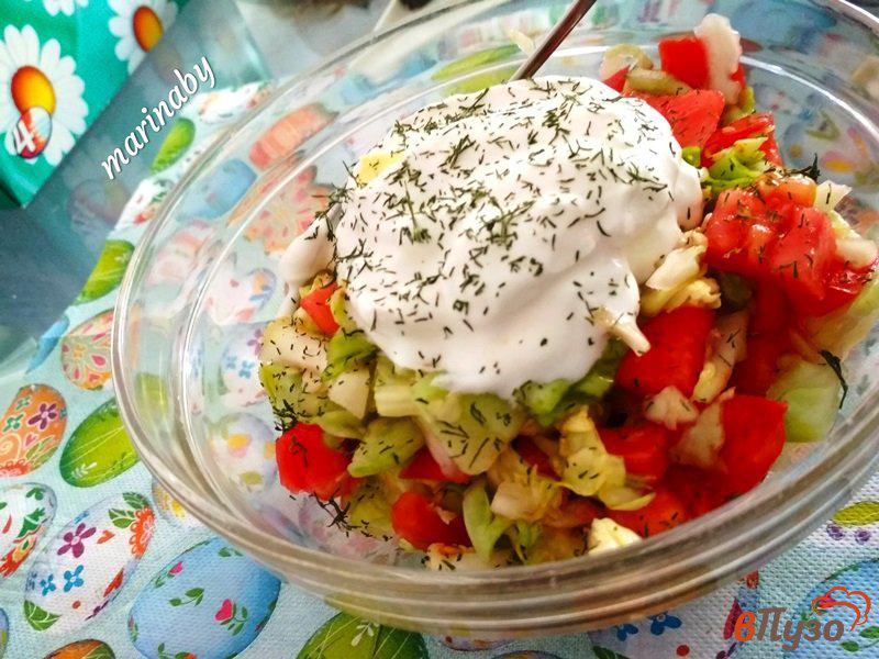 Фото приготовление рецепта: Салат овощной с молодой капустой шаг №6