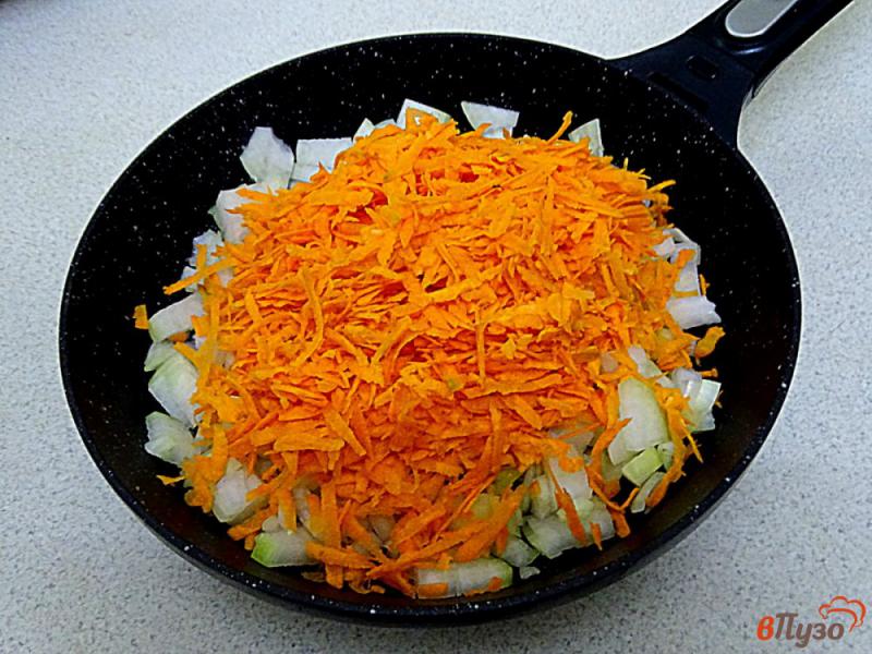 Фото приготовление рецепта: Перец фаршированный с овощным соусом шаг №2