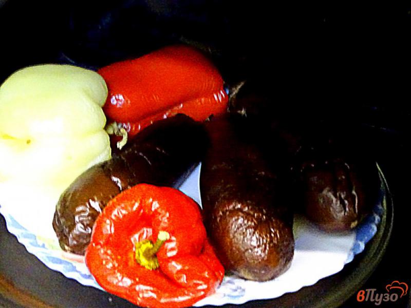 Фото приготовление рецепта: Салат из запеченных баклажанов и перцев шаг №2