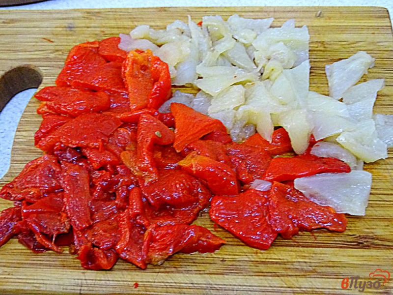 Фото приготовление рецепта: Салат из запеченных баклажанов и перцев шаг №6