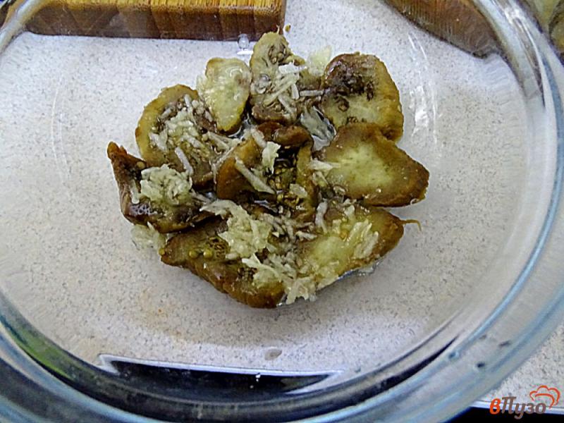 Фото приготовление рецепта: Салат из запеченных баклажанов и перцев шаг №8