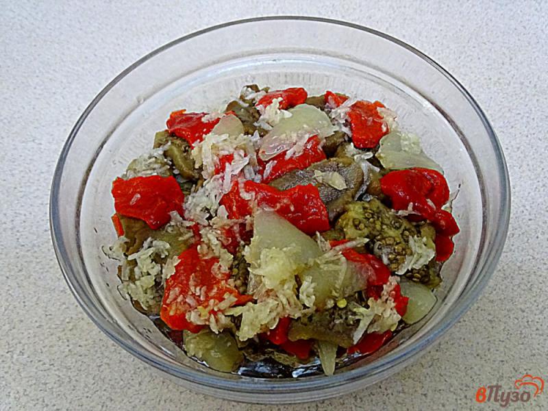 Фото приготовление рецепта: Салат из запеченных баклажанов и перцев шаг №10