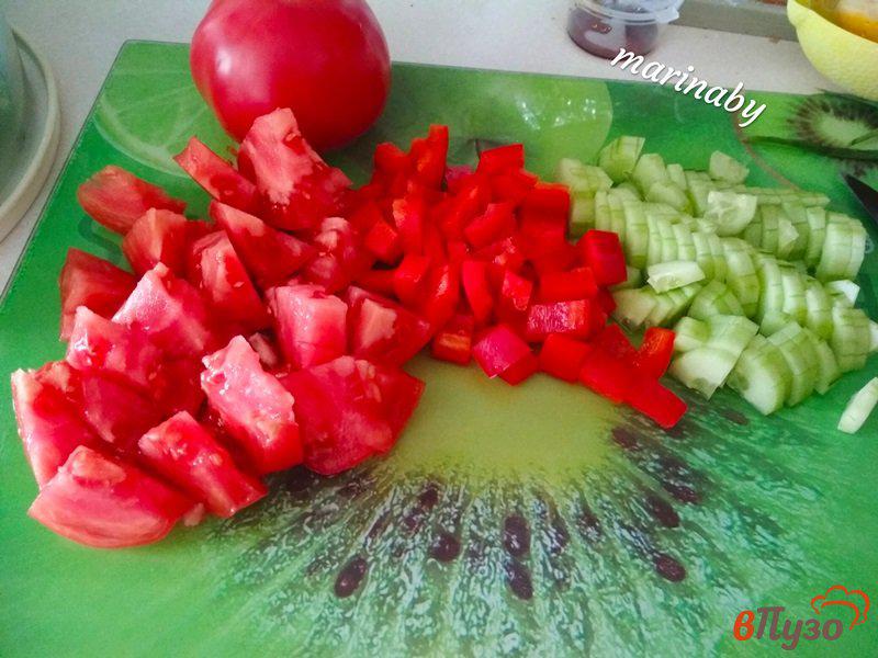 Фото приготовление рецепта: Салат овощной с рукколой и мангольдом шаг №2