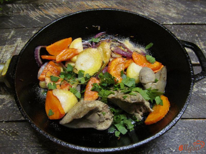 Фото приготовление рецепта: Фрикасе из овощей и куриной печени шаг №4