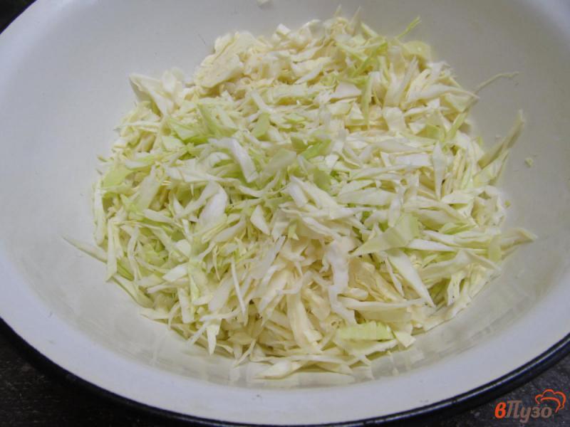 Фото приготовление рецепта: Квашеная капуста с яблоком и тимьяном шаг №1