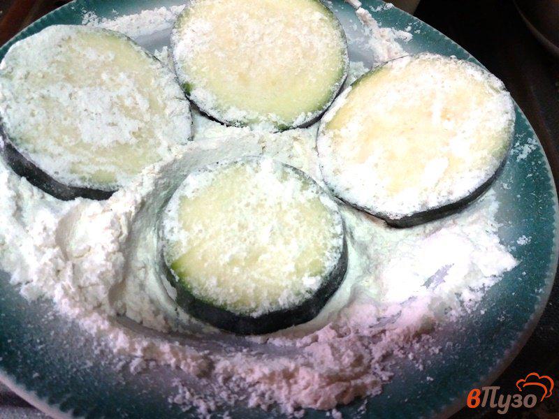 Фото приготовление рецепта: Жаренный цуккини (кабачки) с чесночным соусом шаг №2