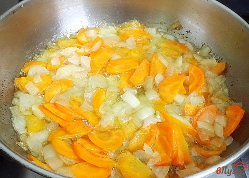 Фото приготовление рецепта: Суп пюре с тыквой на бульоне из куриных желудков шаг №4