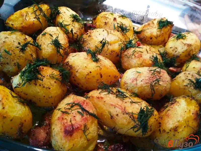 Фото приготовление рецепта: Запеченный пряный картофель с салом шаг №9