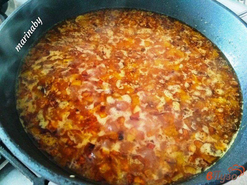 Фото приготовление рецепта: Жаренный острый рис с капустой шаг №6