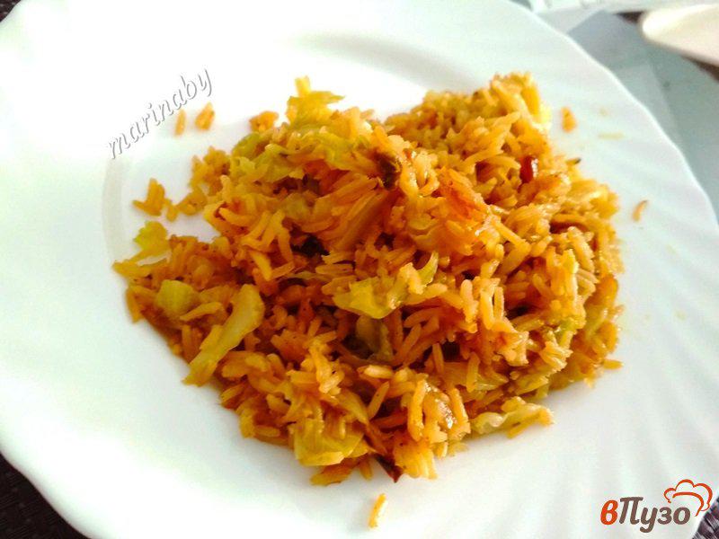 Фото приготовление рецепта: Жаренный острый рис с капустой шаг №11