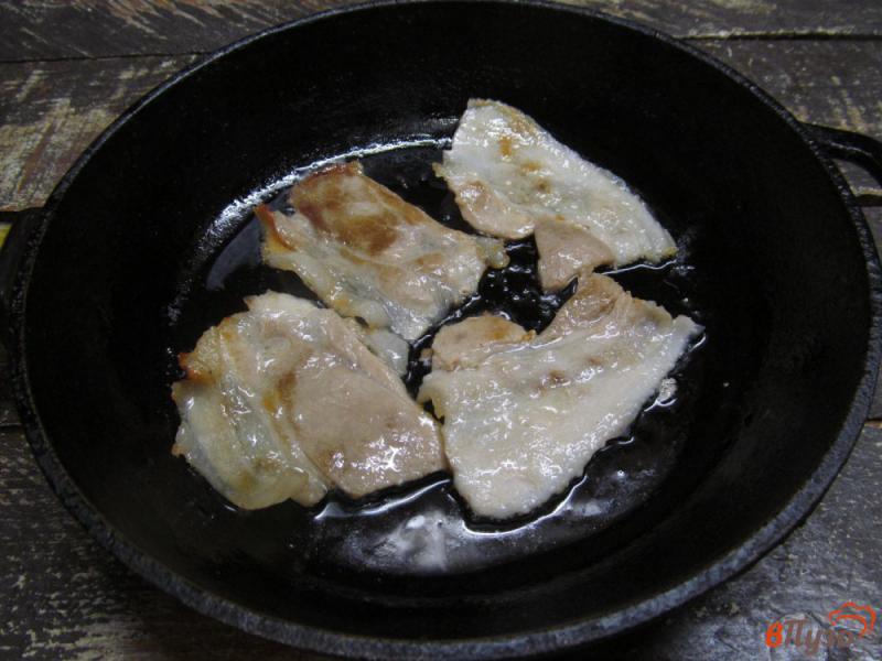 Фото приготовление рецепта: Овощные оладьи с жареным беконом под сметанным соусом шаг №1
