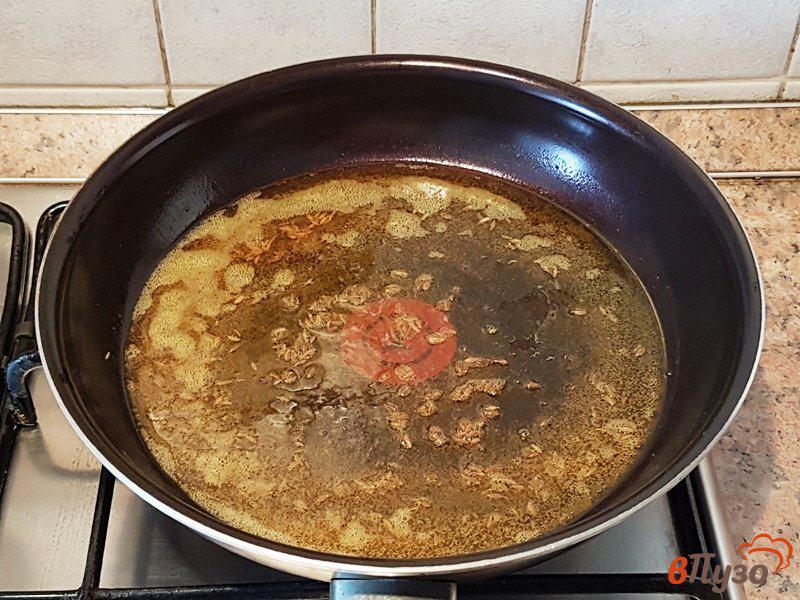 Фото приготовление рецепта: Суп с капустой и щавелем шаг №6