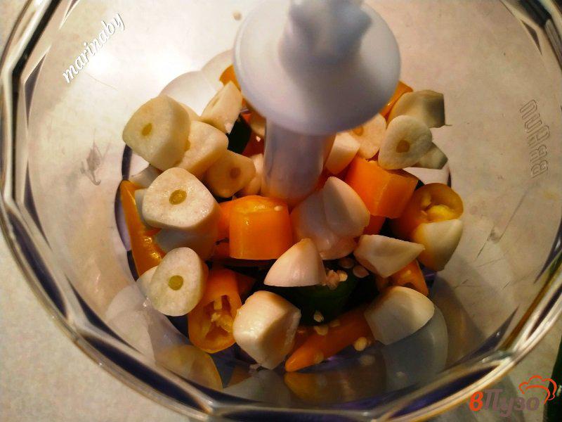 Фото приготовление рецепта: Острый соус с чили и ананасом шаг №2