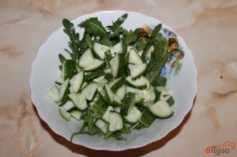 Фото приготовление рецепта: Салат из свежих огурцов шаг №2