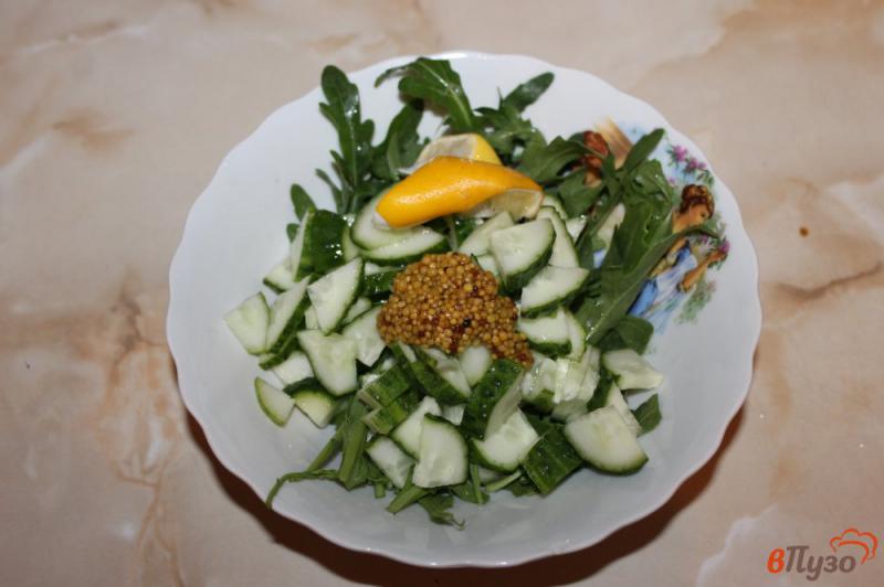 Фото приготовление рецепта: Салат из свежих огурцов шаг №3