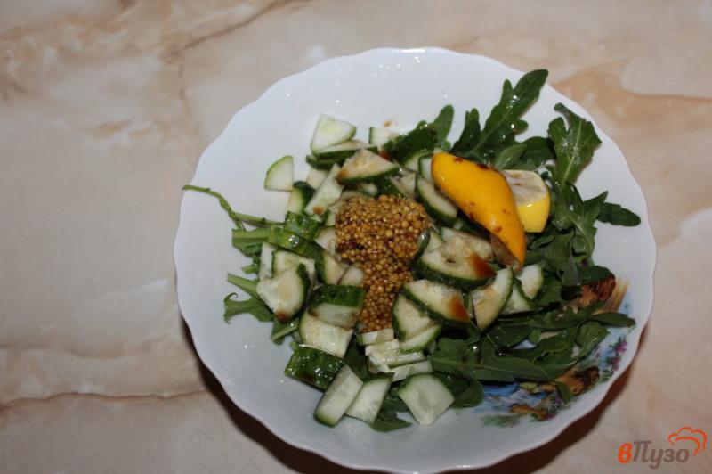 Фото приготовление рецепта: Салат из свежих огурцов шаг №4