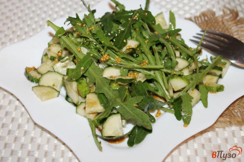 Фото приготовление рецепта: Салат из свежих огурцов шаг №5