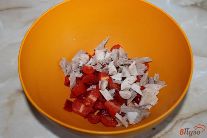 Фото приготовление рецепта: Мясной салат с яйцом и помидором шаг №2