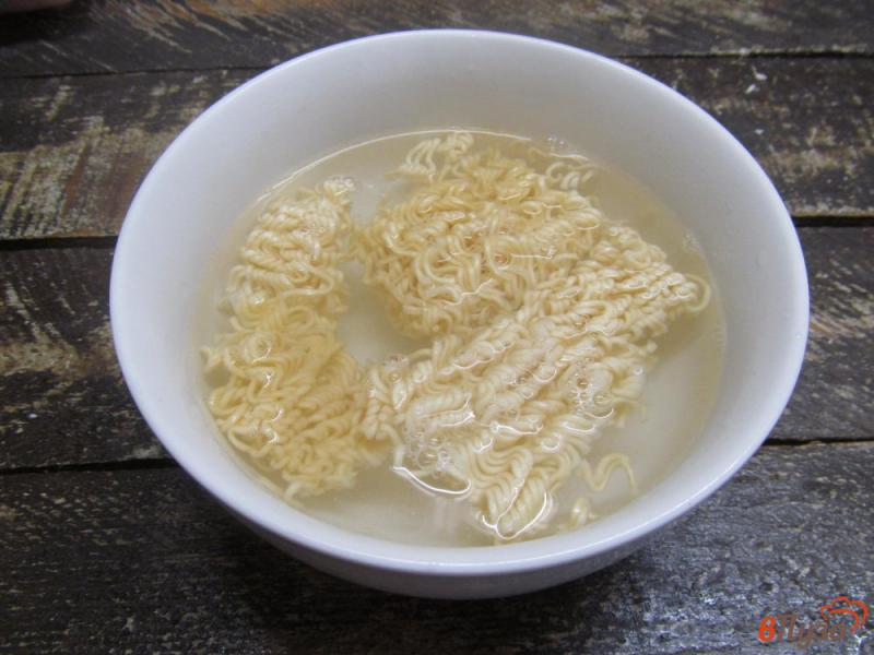 Фото приготовление рецепта: Жареная лапша с грибами в азиатском стиле шаг №2