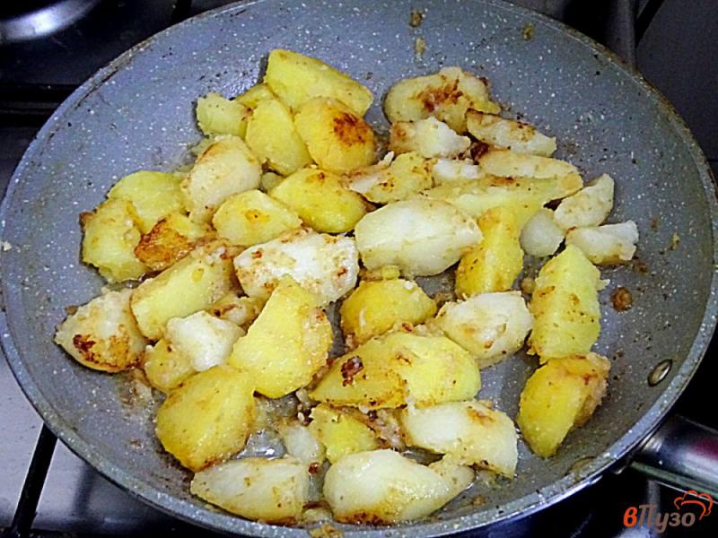 Фото приготовление рецепта: Картофель жареный с перцем шаг №4