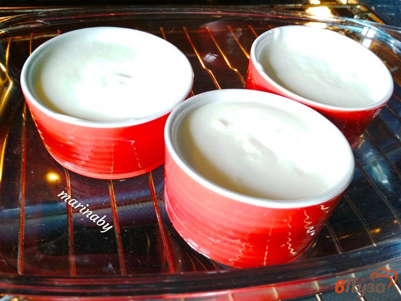 Фото приготовление рецепта: Десерт сметанный шаг №4
