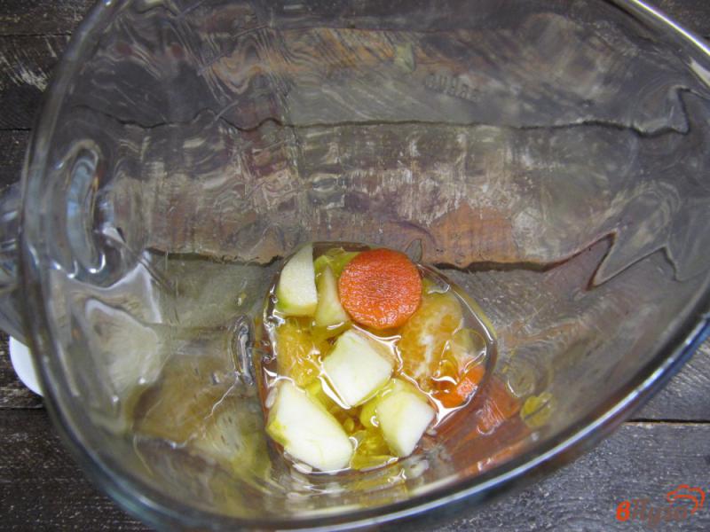 Фото приготовление рецепта: Морковный смузи с мандарином и семечками шаг №3