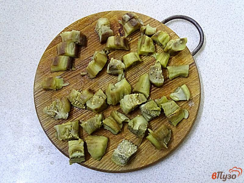 Фото приготовление рецепта: Фрикадельки с баклажанами в соусе шаг №3